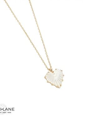 BUTTERCREAM Gold Chain Necklace with Mother of Pearl Heart Pendant | NEW